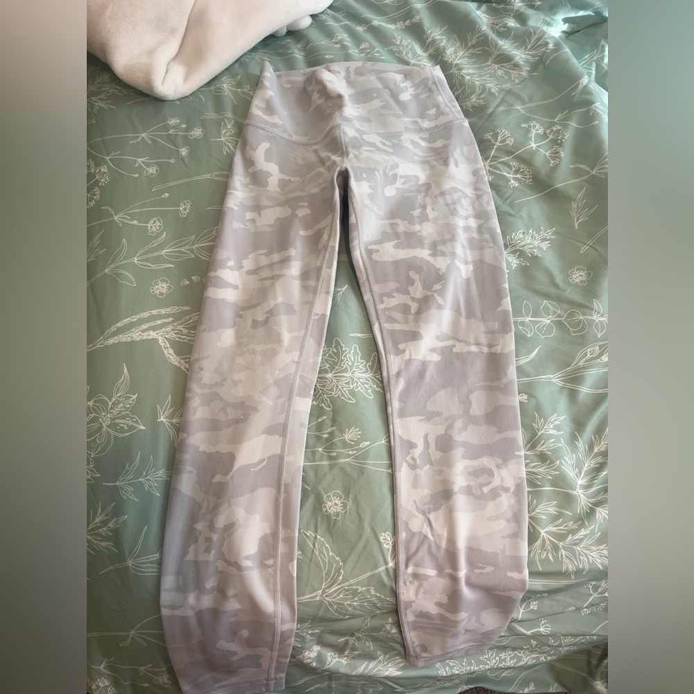 Lululemon White Camo leggings. Size 6, barely worn